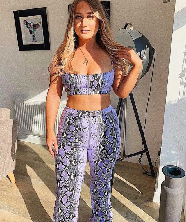 Look of @itsmars from 18 August, 2019 | 21 Buttons