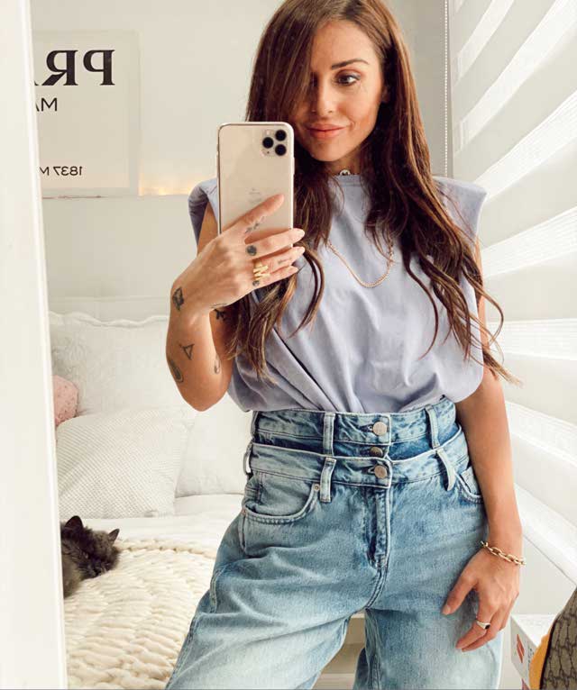 Look of @marysaps from 13 May, 2020 | 21 Buttons