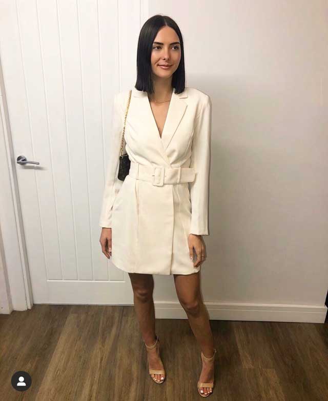Образ @ hollyereynolds_ из/от 2 Март, 2020 | 21 Buttons