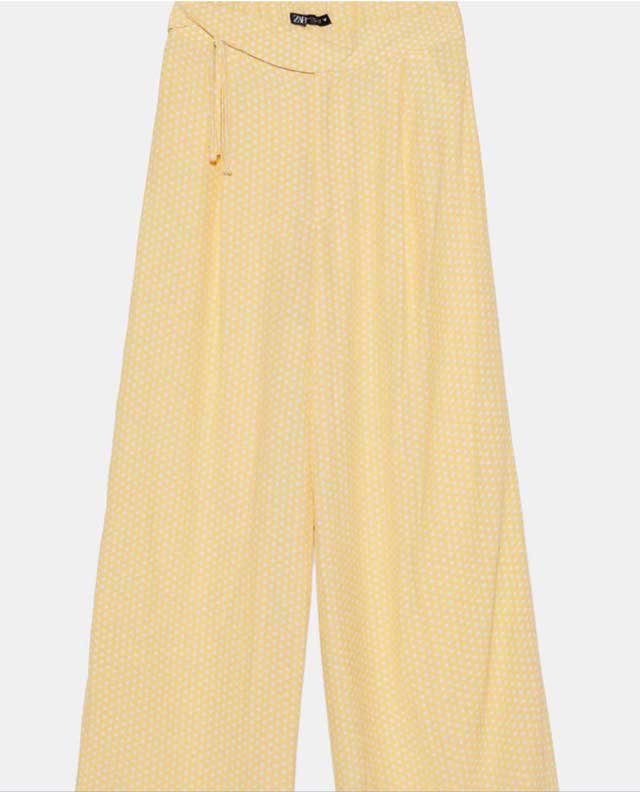 Look of @jovannaacosta from 21 June, 2020 | 21 Buttons