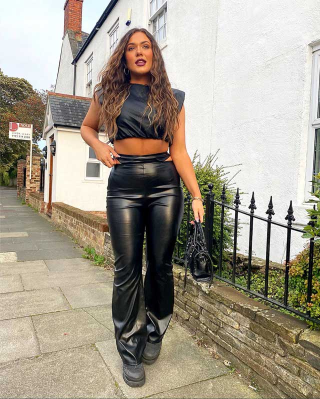 Look von @robyn.weir vom 17 Oktober, 2020 | 21 Buttons