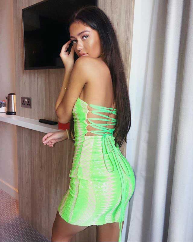 Look von @roxanarosu vom 14 Juli, 2019 | 21 Buttons