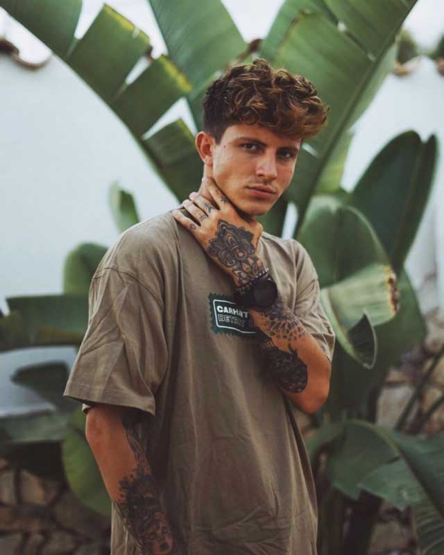 Look von @soyjonanperrea vom 9 August, 2019 | 21 Buttons