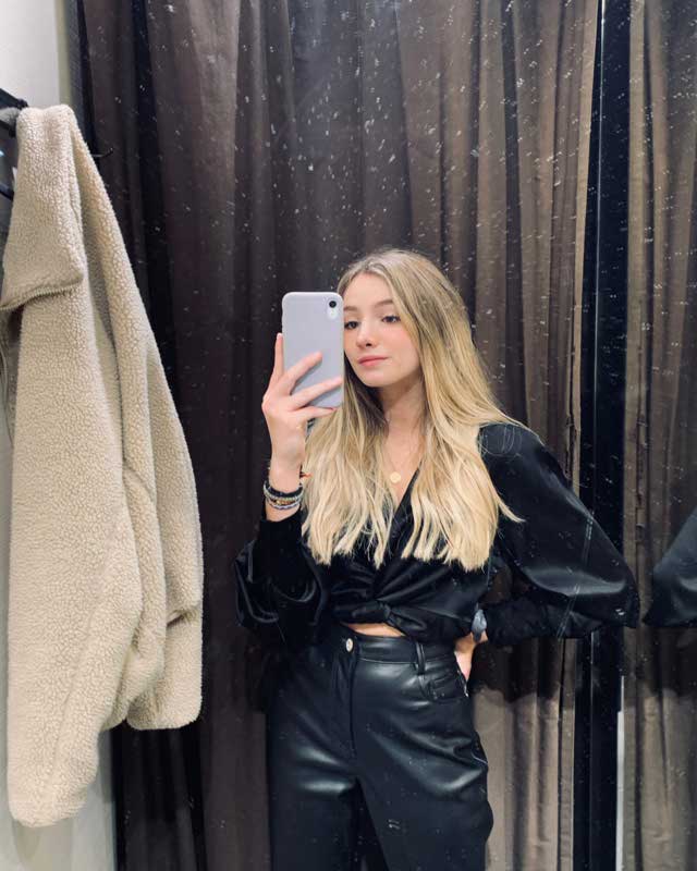 Look of @inessbotella from 21 December, 2020 | 21 Buttons