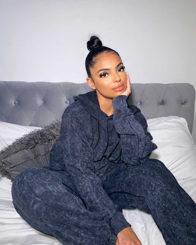 Tenue de @yasmindiazx datant du 22 Octobre 2020 | 21 Buttons