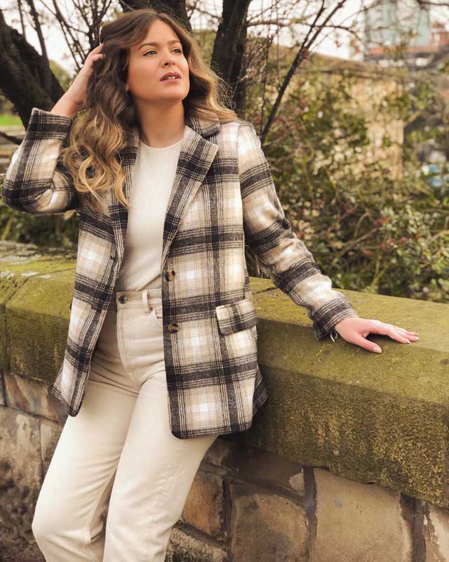 Look of @leyrequijada from 9 Febrero, 2020 | 21 Buttons
