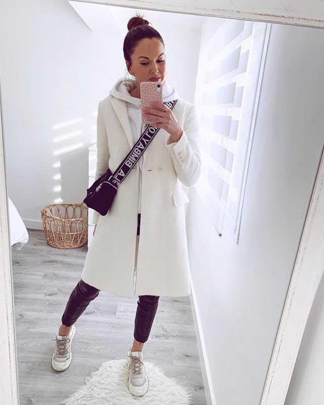 Look of @aliciatwins from 9 February, 2020 | 21 Buttons