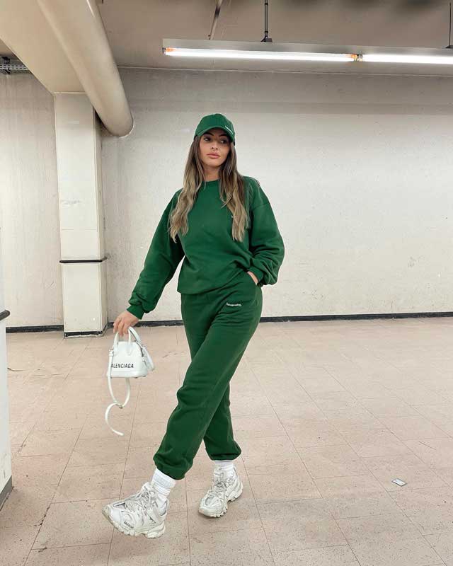 @pauline_cassie kullanıcısının 29 Aralık 2020 görünümü | 21 Buttons