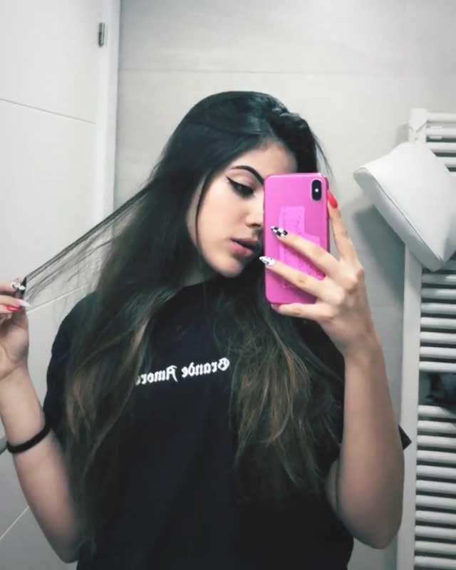 Look von @its.bellido vom 11 März, 2019 | 21 Buttons