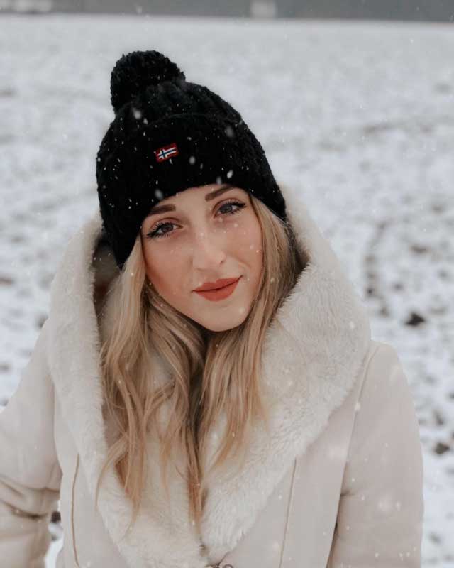 Elena Cobellini (elenacobellini) Photos and Outfits on 21 Buttons