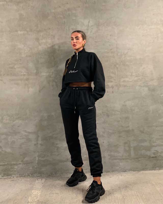 Look of @estelle_aliot from 13 Febrero, 2021 | 21 Buttons