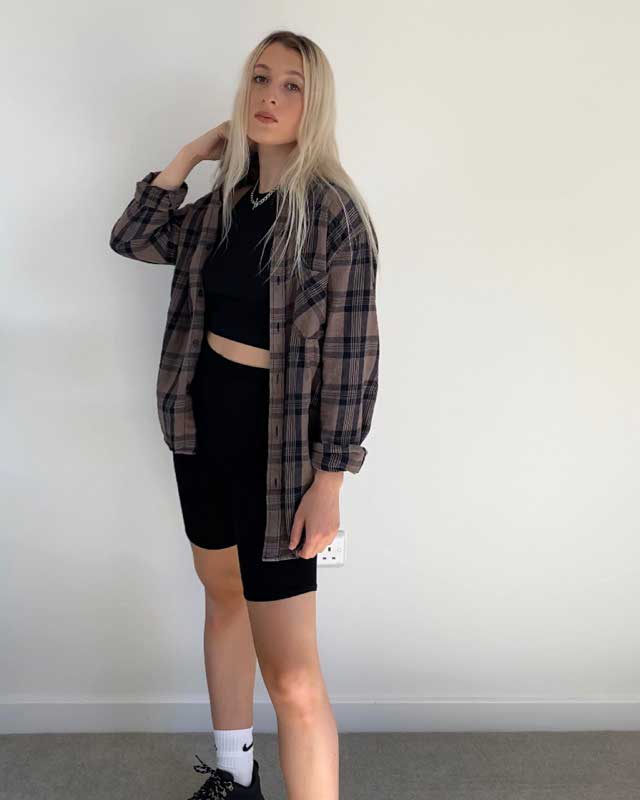 Look von @romyhoskin vom 24 Juni, 2020 | 21 Buttons