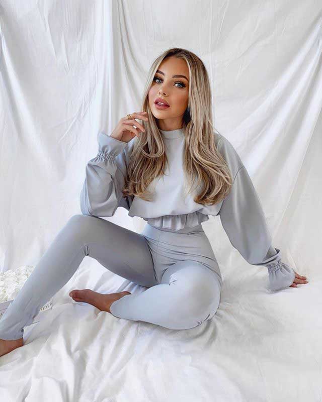 Look of @niamhmiddletonx from 17 May, 2020 | 21 Buttons