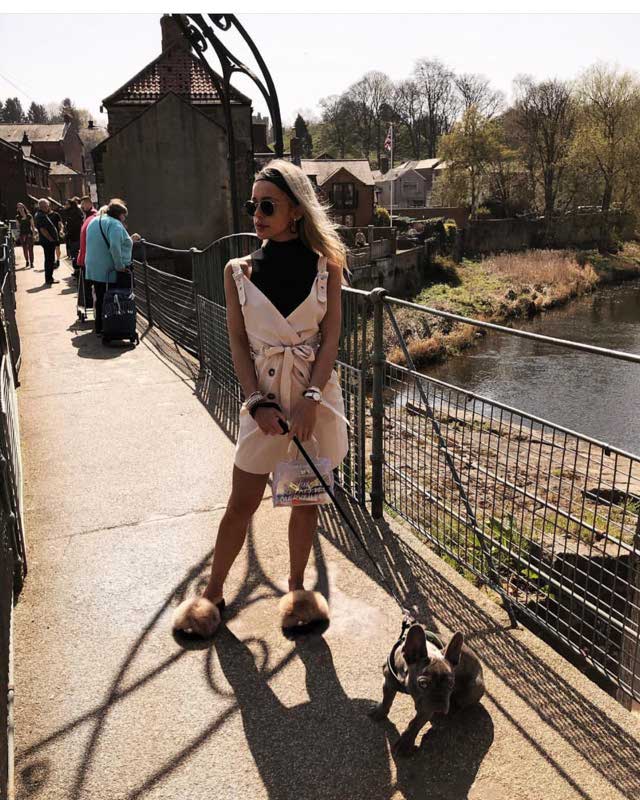Look von @abi_stott vom 22 April, 2019 | 21 Buttons