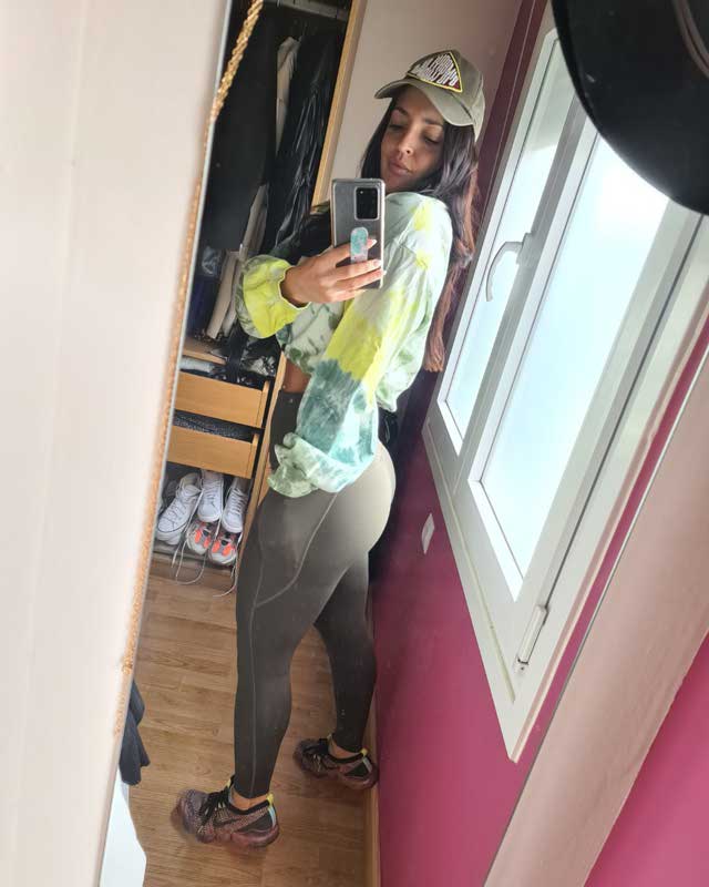 Look of @claudiagonzalezfit from 8 November, 2020 | 21 Buttons