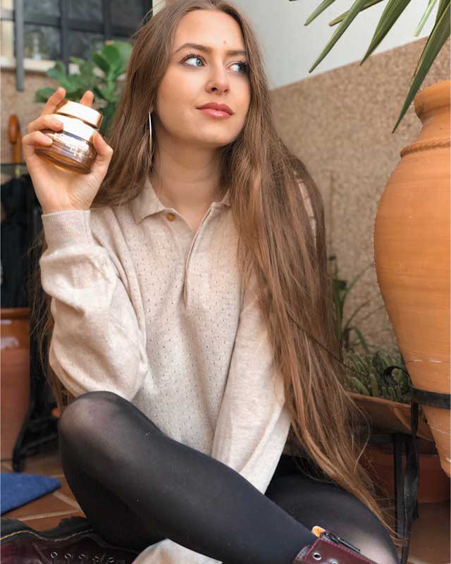 Look of @estrellamorenom from 17 November, 2019 | 21 Buttons