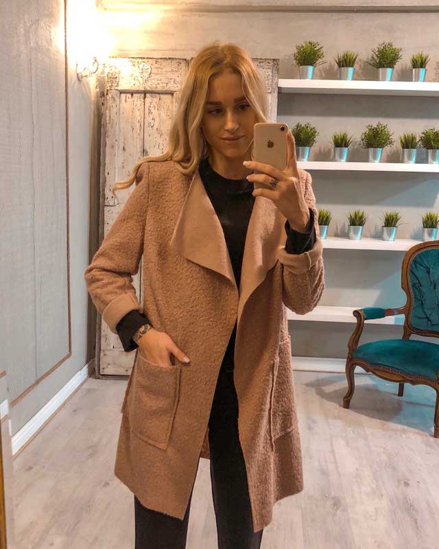 Look of @karenstronati from 9 Octubre, 2019 | 21 Buttons