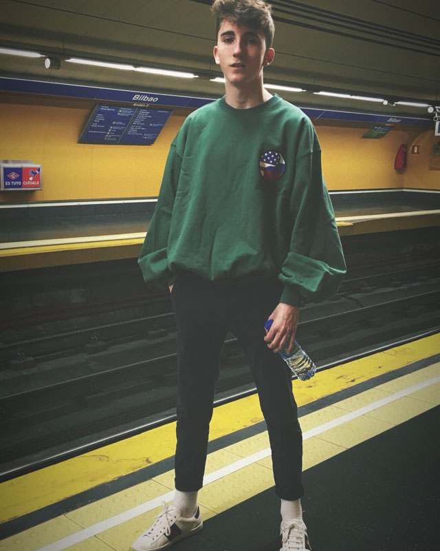 Look of @bycalitos from 3 June, 2018 | 21 Buttons