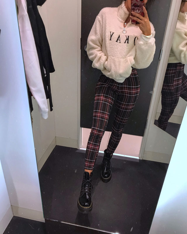 Образ @ frances.s.s из/от 5 Декабрь, 2018 | 21 Buttons