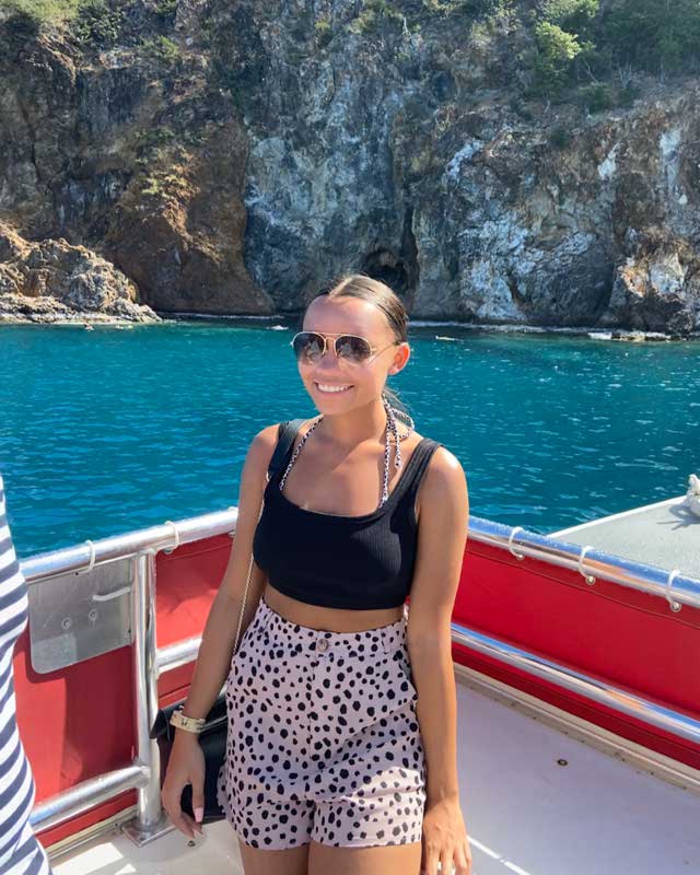 Devon Elise (devonelise) 21 Buttons'ta Fotoğraflar ve Kombinler