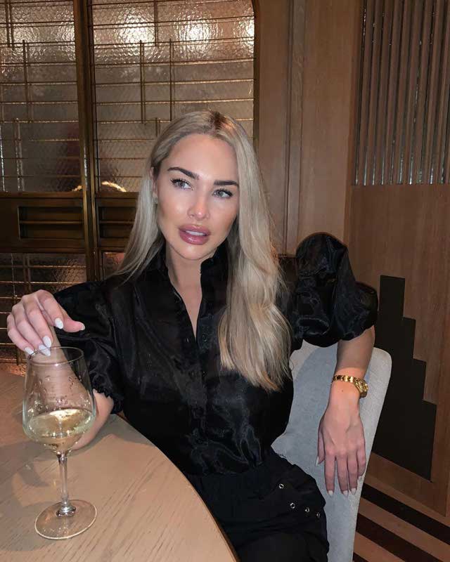 Look von @johannaeolsson vom 28 November, 2019 | 21 Buttons