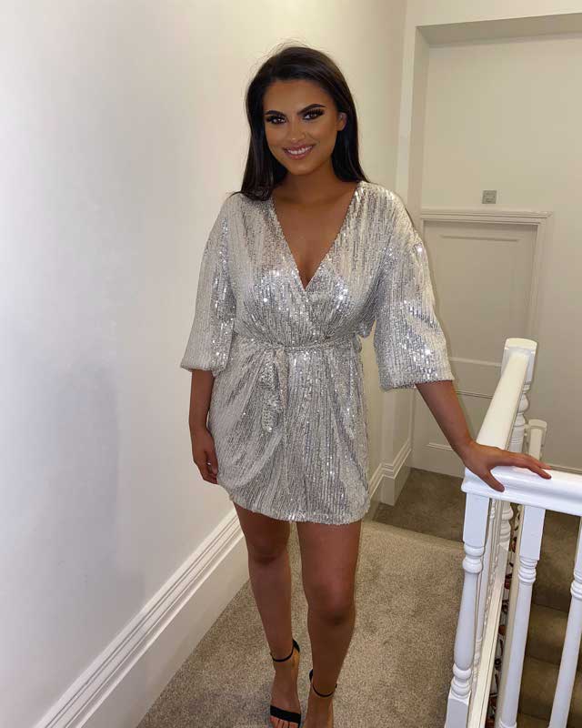 Look of @milliegreenman from 2 December, 2019 | 21 Buttons