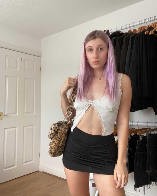 Look of @romyhoskin from 29 August, 2020 | 21 Buttons