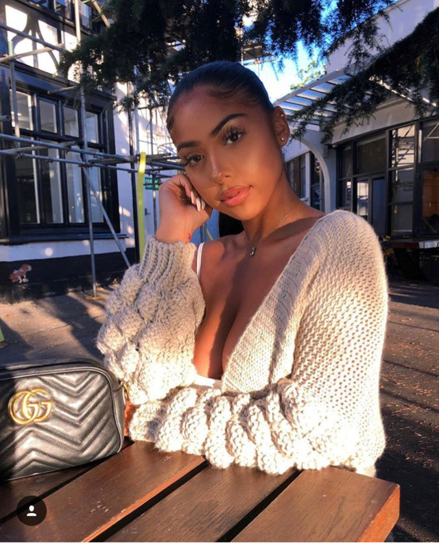 Look von @myamillsx vom 4 November, 2018 | 21 Buttons
