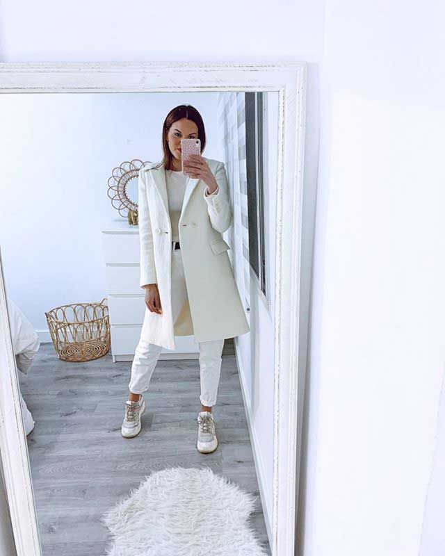 Look of @aliciatwins from 1 February, 2020 | 21 Buttons