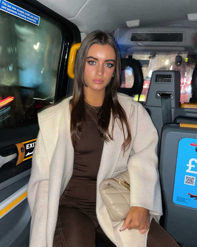 Alexandra Sanders (alexxandrasanders) Photos and Outfits on 21 Buttons