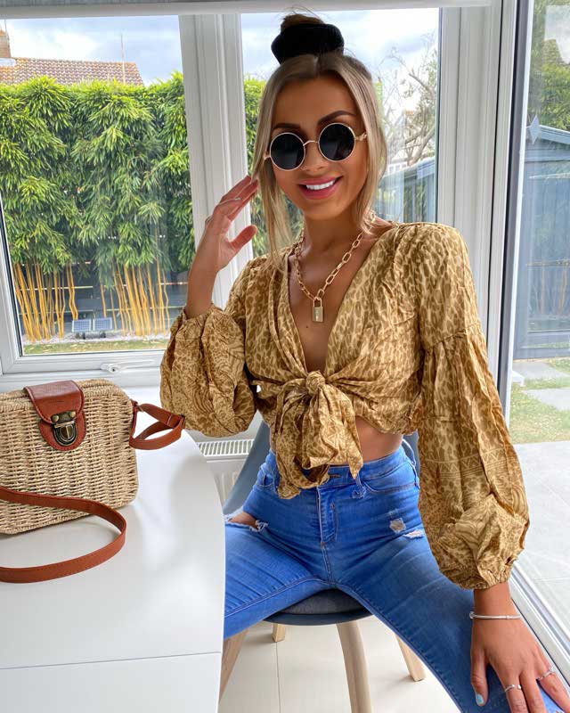 Look of @amylaurensmith12 from 9 June, 2020 | 21 Buttons