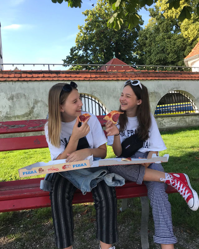 Look of @picshit.pizza from 11 August, 2018 | 21 Buttons