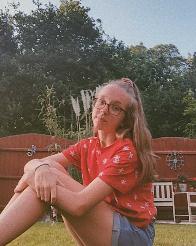 Look von @millieedwards123 vom 28 Juni, 2019 | 21 Buttons