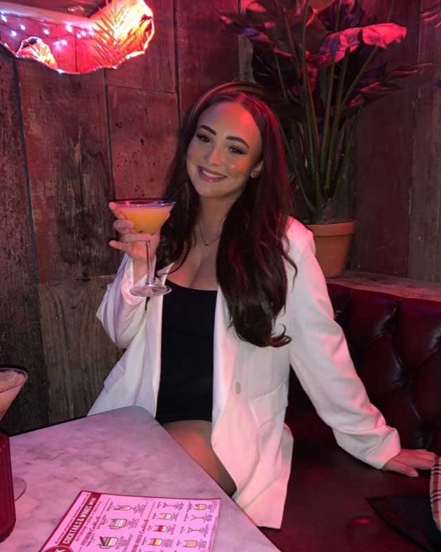 Tenue de @ebonymcintoshxo datant du 2 Janvier 2021 | 21 Buttons