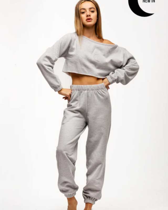 Look von @laschiquillas vom 19 April, 2020 | 21 Buttons