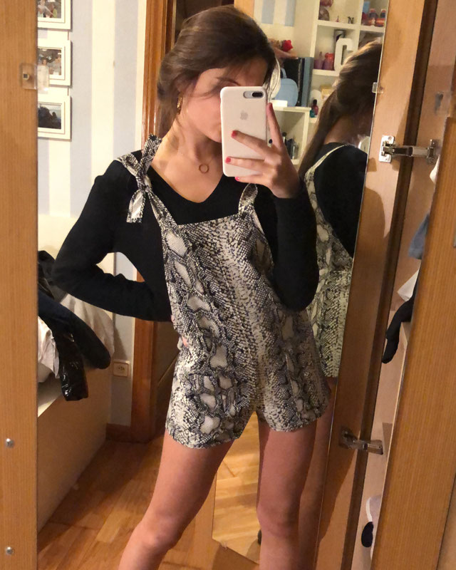 Look of @claudiamoller28 from 25 November, 2018 | 21 Buttons