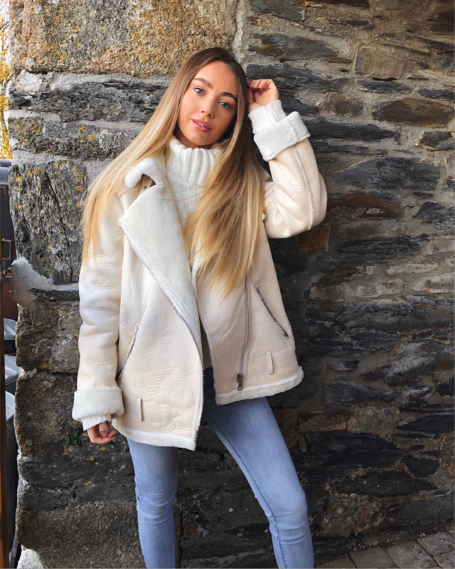 Look von @courtney_sk vom 18 November, 2018 | 21 Buttons