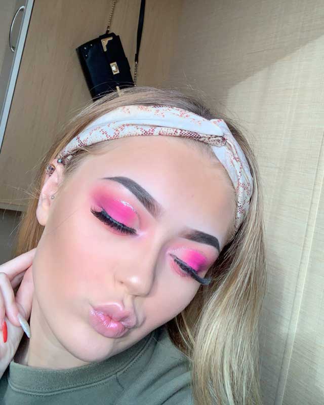 @natashabrillx kullanıcısının 29 Nisan 2019 görünümü | 21 Buttons