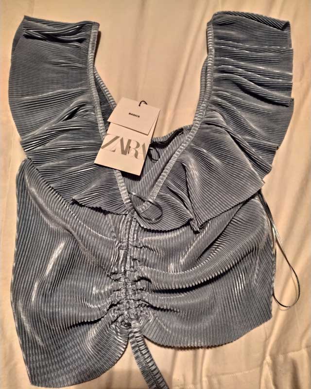 Look of @estelamarinyelo6 from 27 March, 2020 | 21 Buttons