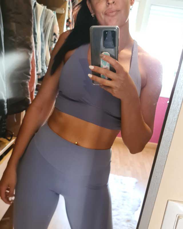Look of @claudiagonzalezfit from 18 October, 2020 | 21 Buttons