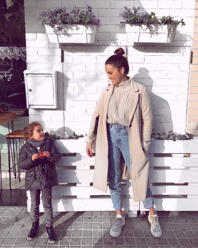 Look of @aliciatwins from 9 February, 2020 | 21 Buttons