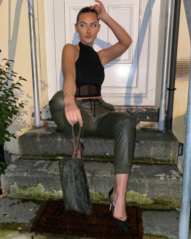 Look von @katiemarchantx vom 14 Januar, 2021 | 21 Buttons