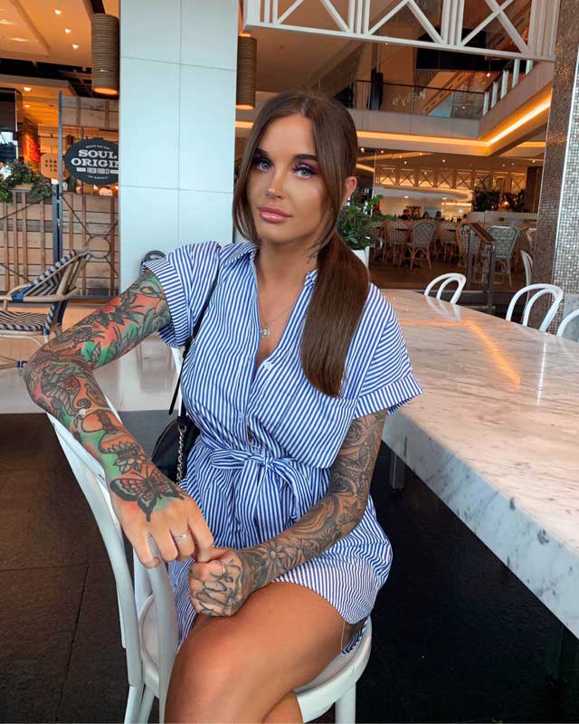Look von @itslaurendotcom vom 15 März, 2019 | 21 Buttons