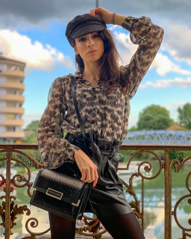 Look of @chamaelloow from 28 April, 2020 | 21 Buttons