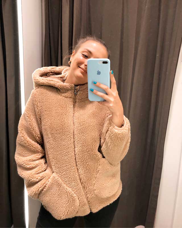 Look of @lidiagonz from 10 October, 2019 | 21 Buttons