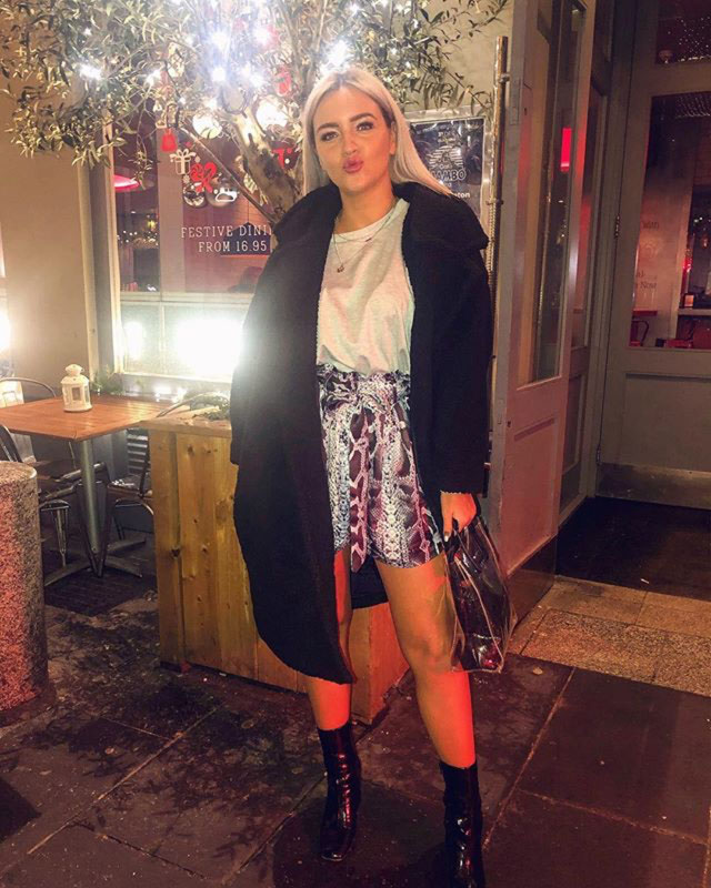 Look von @amymoorex vom 19 Dezember, 2018 | 21 Buttons