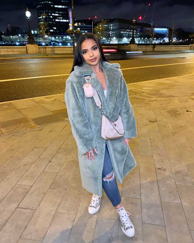 Tenue de @yasmindiazx datant du 24 Décembre 2020 | 21 Buttons