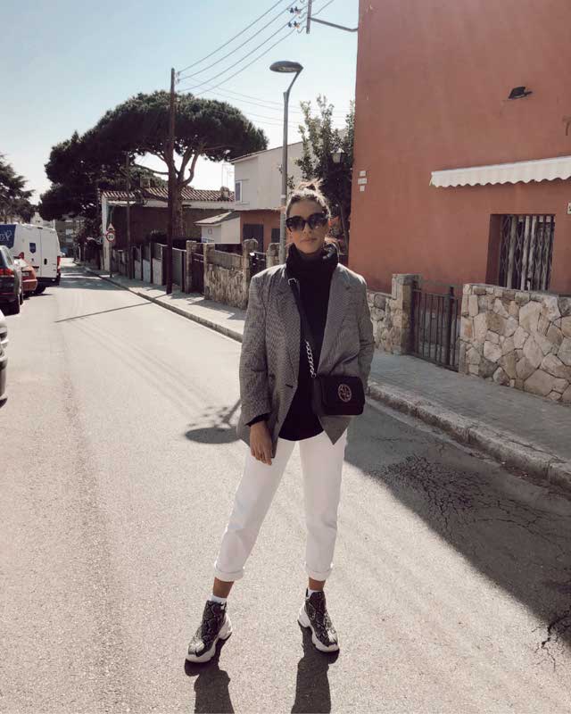 Look of @carolalro from 24 February, 2019 | 21 Buttons
