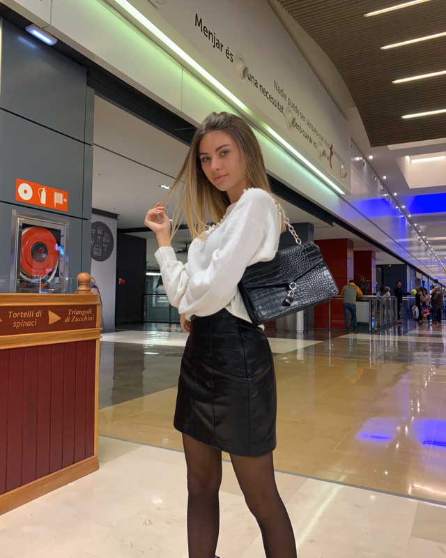 Look of @luciadominguez11 from 9 Noviembre, 2019 | 21 Buttons