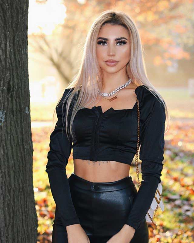 Look of @sofia.rodt from 12 November, 2019 | 21 Buttons